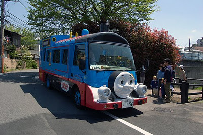 japanese_school_buses_05.jpg