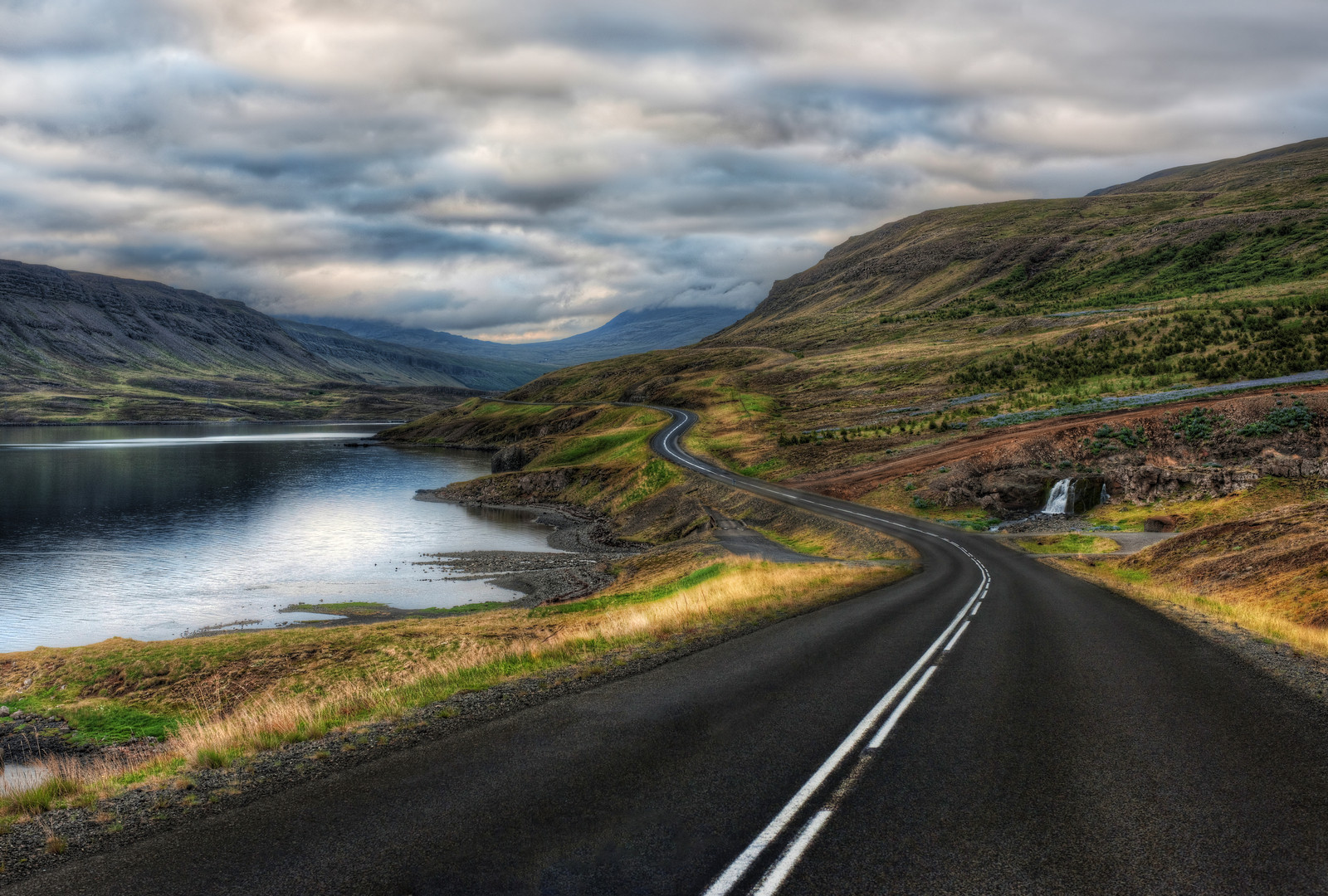 The-Curvy-Twisty-Iceland-Road-X3.jpg