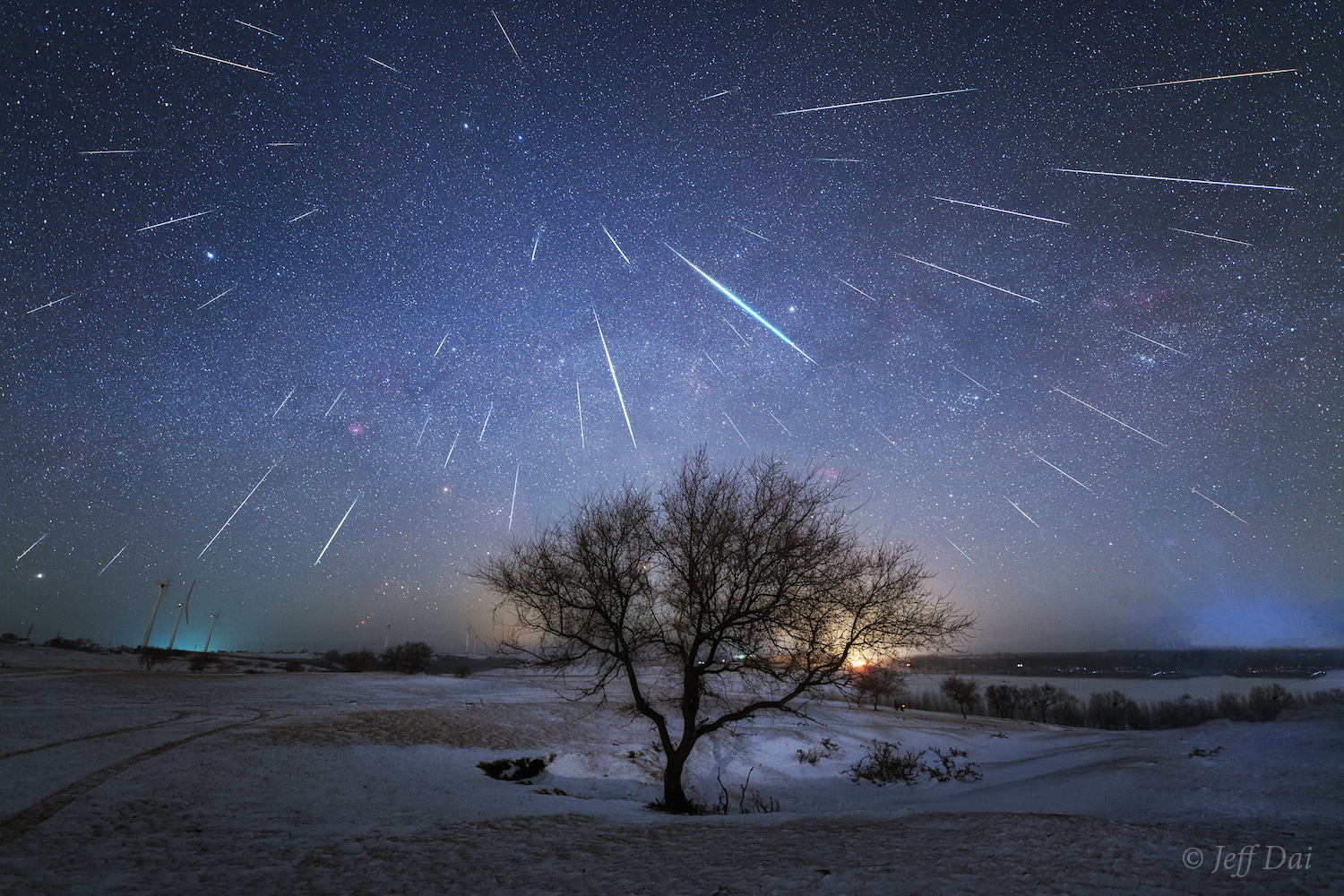 GeminidMeteorShowerOverChina-Dai1500.jpg