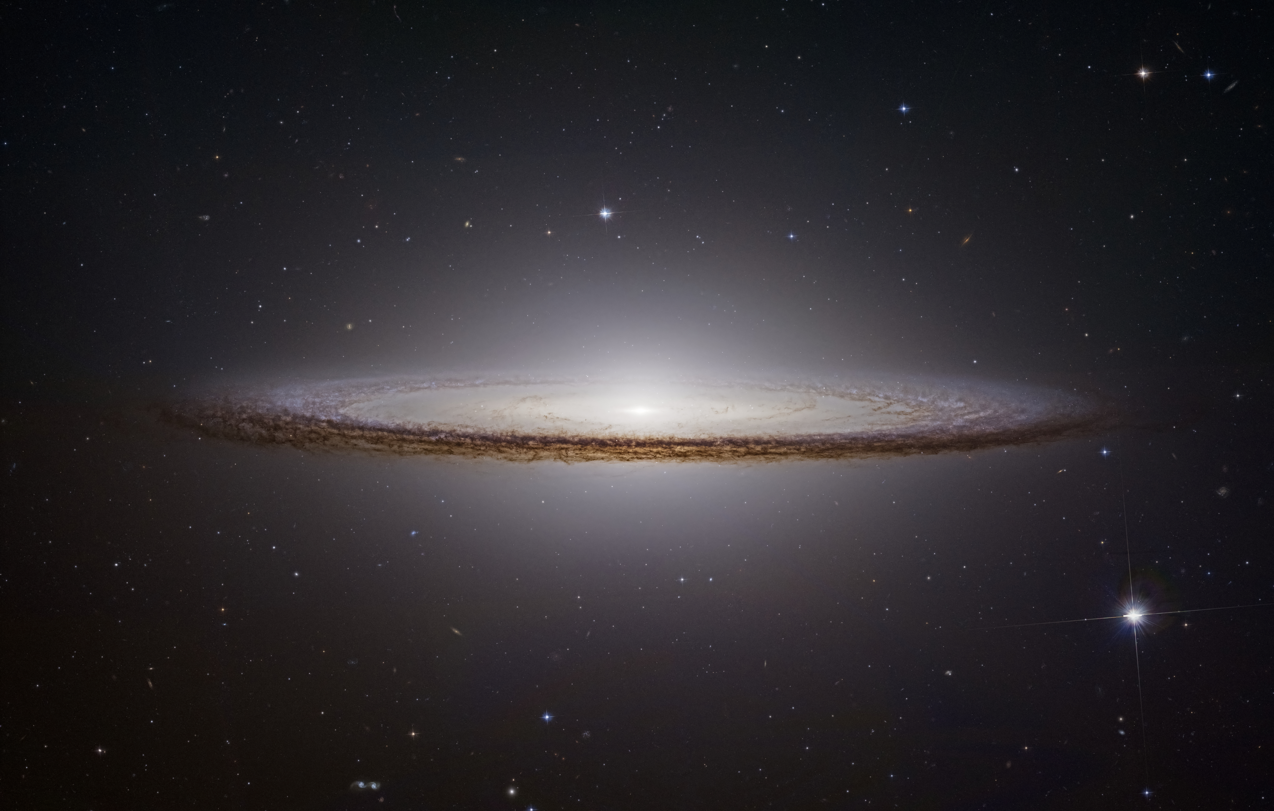 M104_HST_final2_4096.jpg
